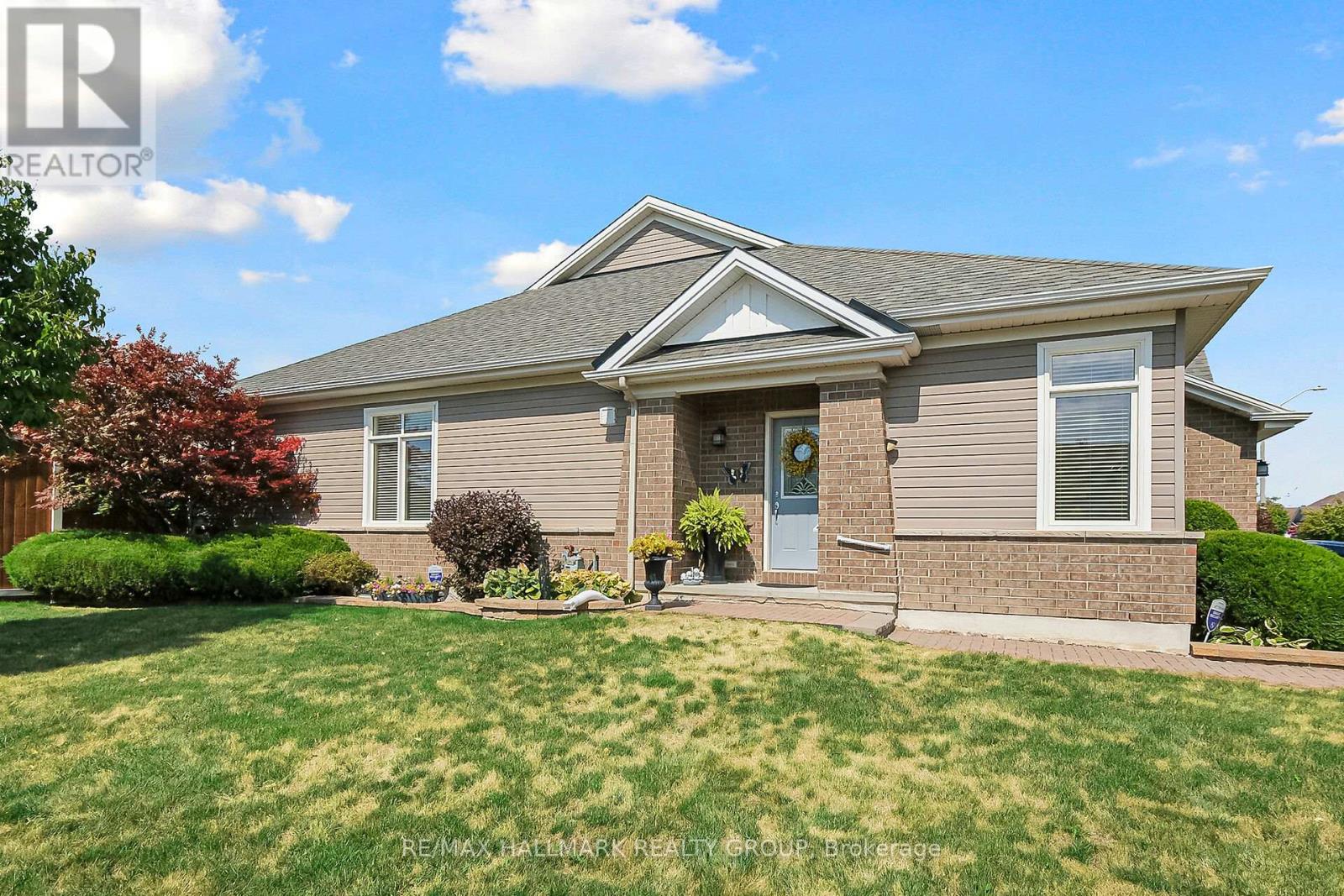 325 FARINCOURT CRESCENT, Ottawa, Ontario
