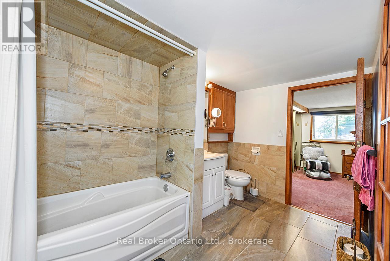 58 Fourth Avenue, Cambridge, Ontario  N1S 2E1 - Photo 14 - X12472388