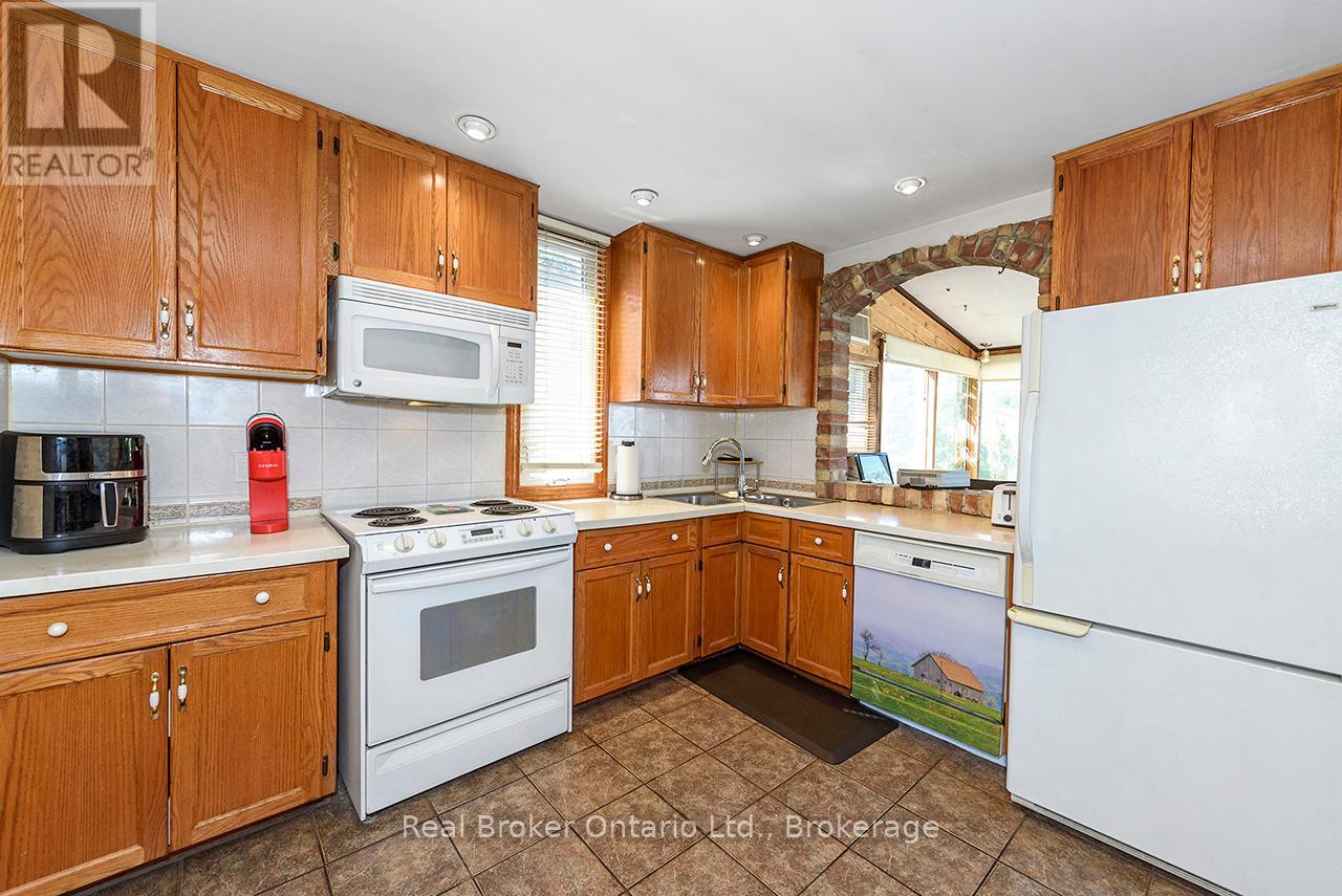 58 Fourth Avenue, Cambridge, Ontario  N1S 2E1 - Photo 5 - X12472388
