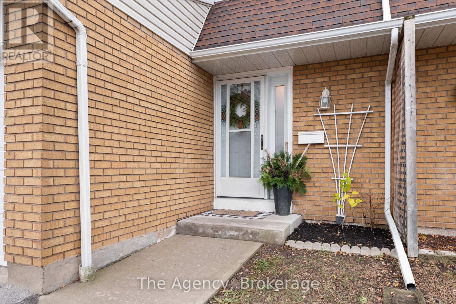 42 - 286 Cushman Road, St. Catharines, Ontario  L2M 7X7 - Photo 2 - X12472378