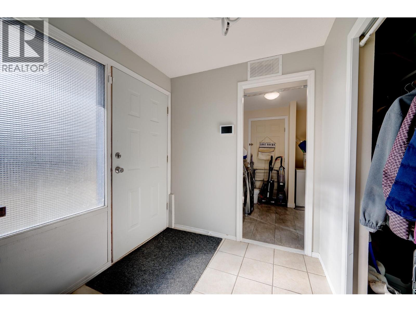 770 Sherwood Drive, Kamloops, British Columbia  V2B 4E5 - Photo 2 - 10366308