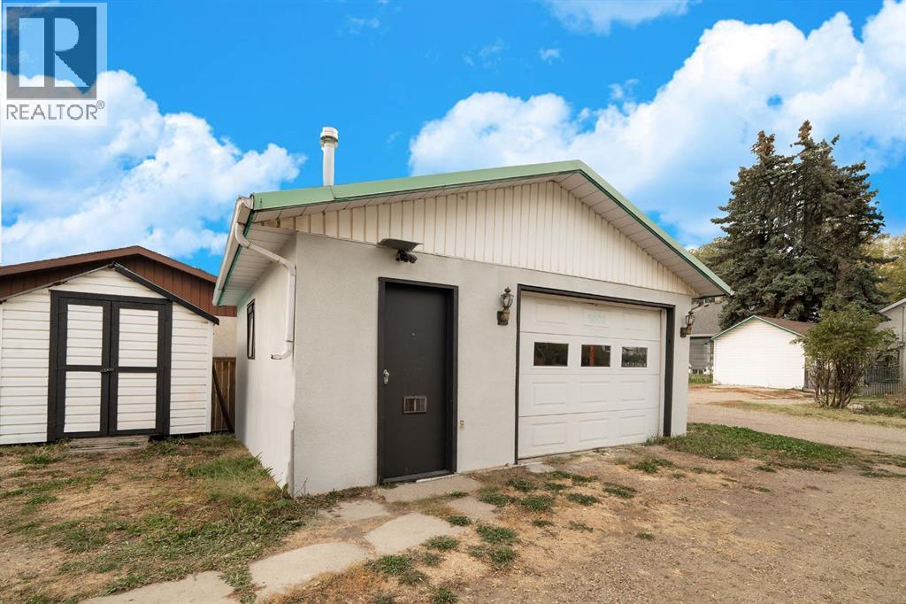5002 55 Avenue, Ponoka, Alberta  T4J 1H3 - Photo 3 - A2260924