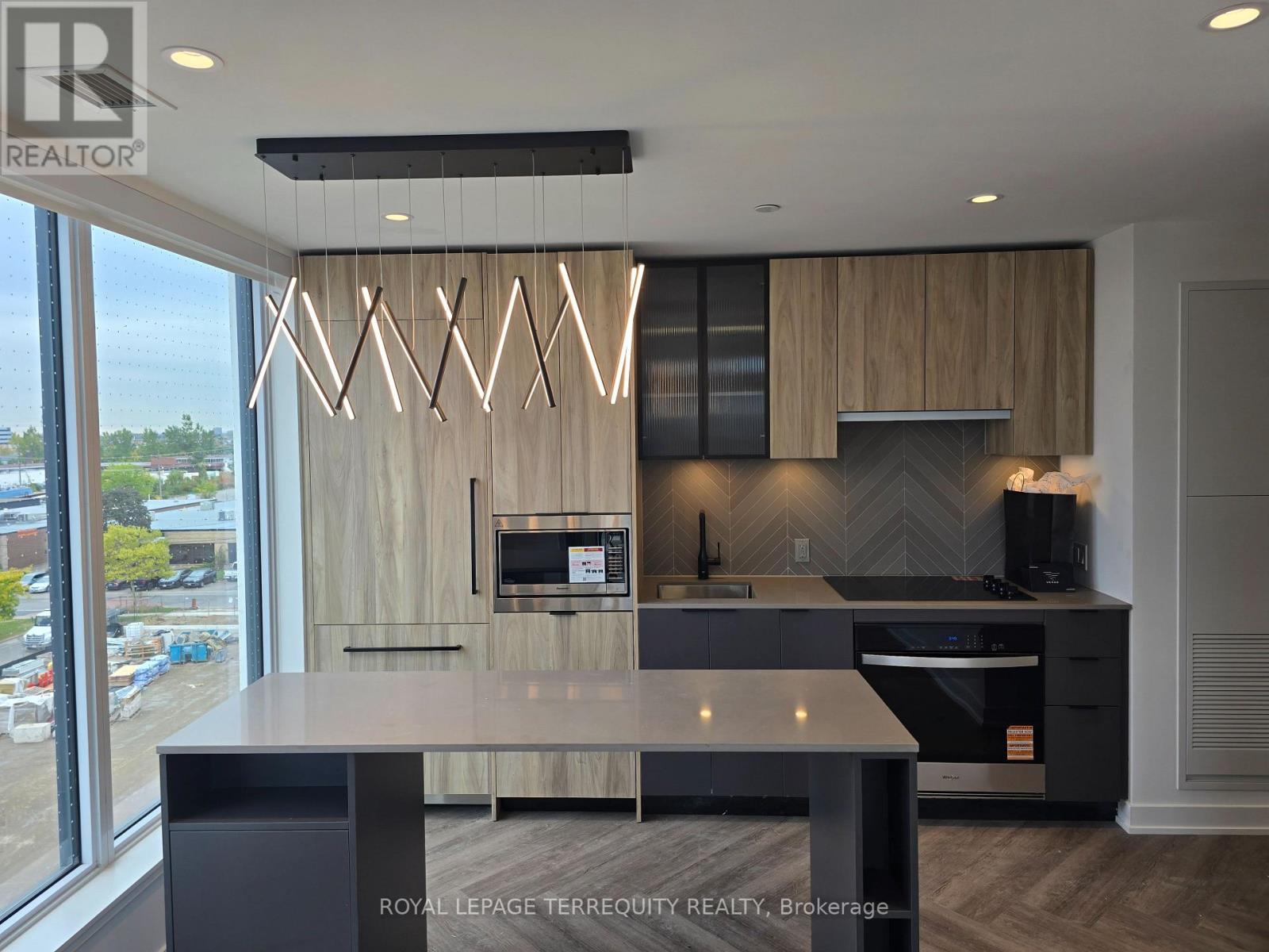 402 - 1037 The Queensway, Toronto, Ontario  M8Z 6C7 - Photo 8 - W12469989