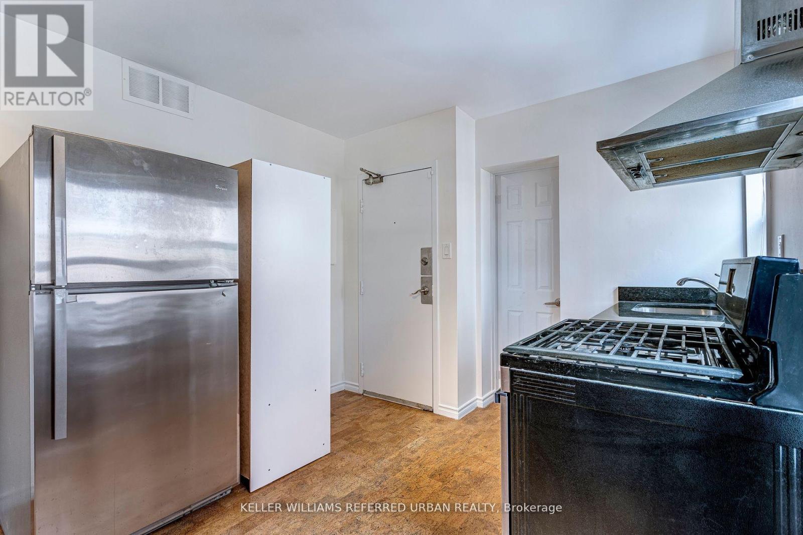 2 - 2976 Lake Shore Boulevard W, Toronto, Ontario  M8V 1J9 - Photo 4 - W12472315