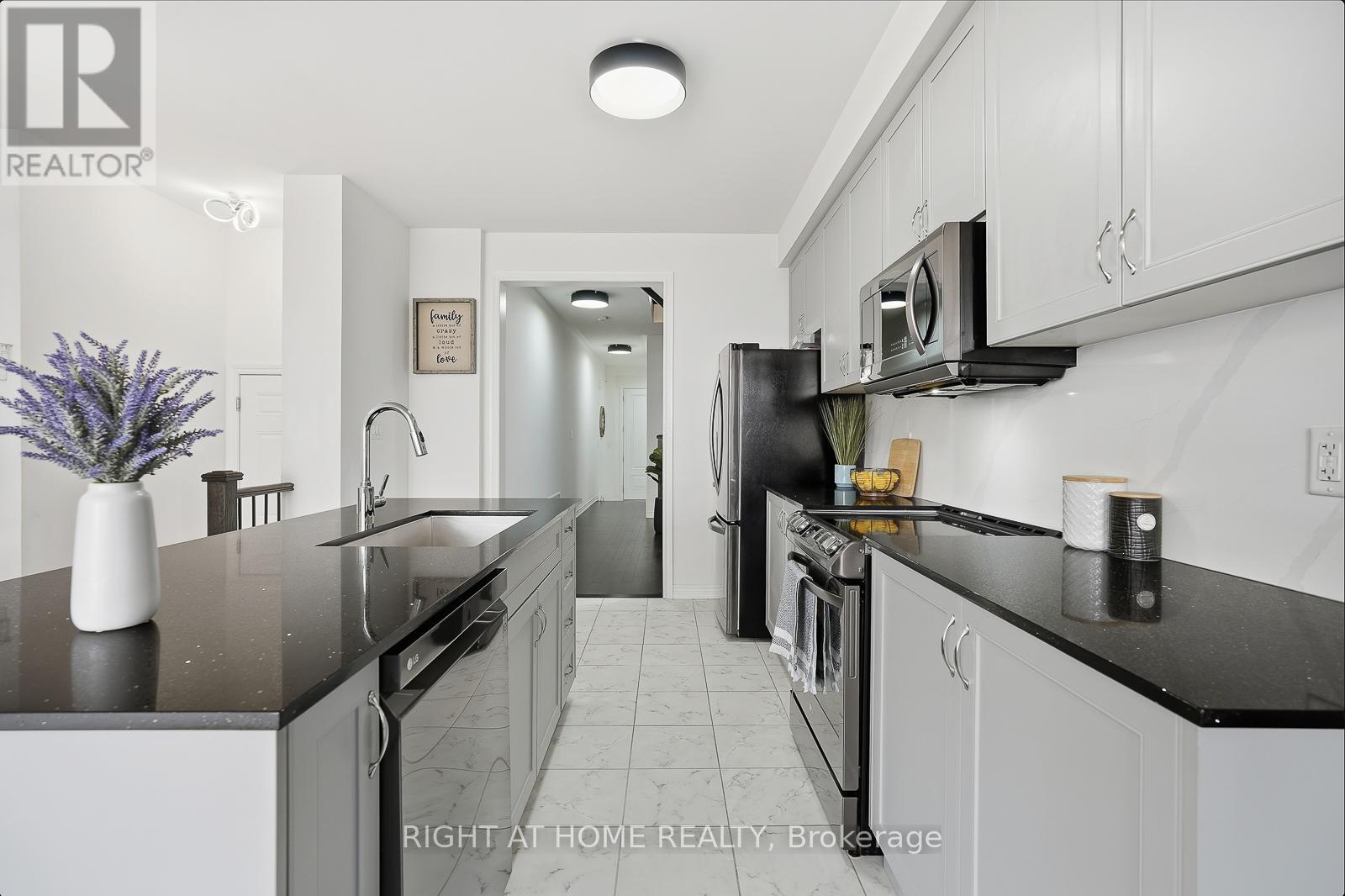 16 Angelfish Road, Brampton (Northwest Brampton), Ontario  L7A 5C5 - Photo 17 - W12472340
