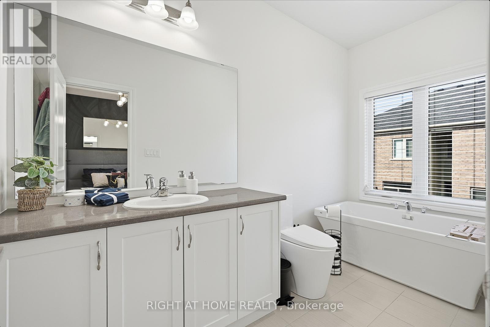 16 Angelfish Road, Brampton (Northwest Brampton), Ontario  L7A 5C5 - Photo 31 - W12472340