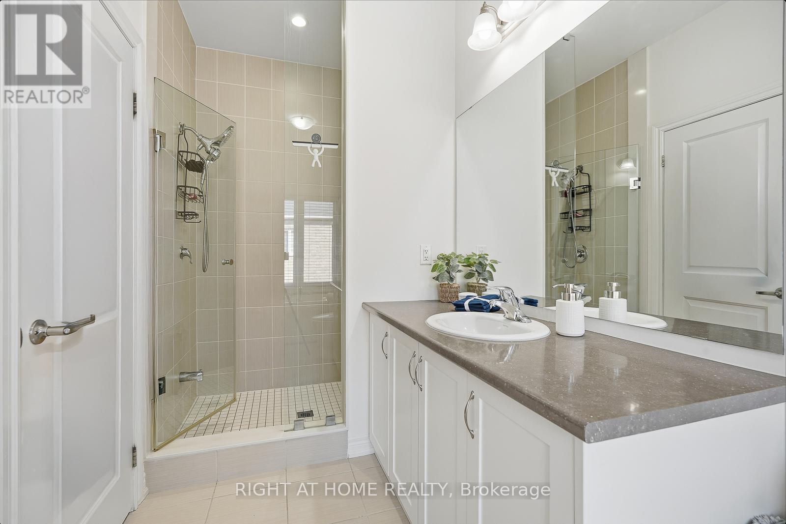 16 Angelfish Road, Brampton (Northwest Brampton), Ontario  L7A 5C5 - Photo 32 - W12472340