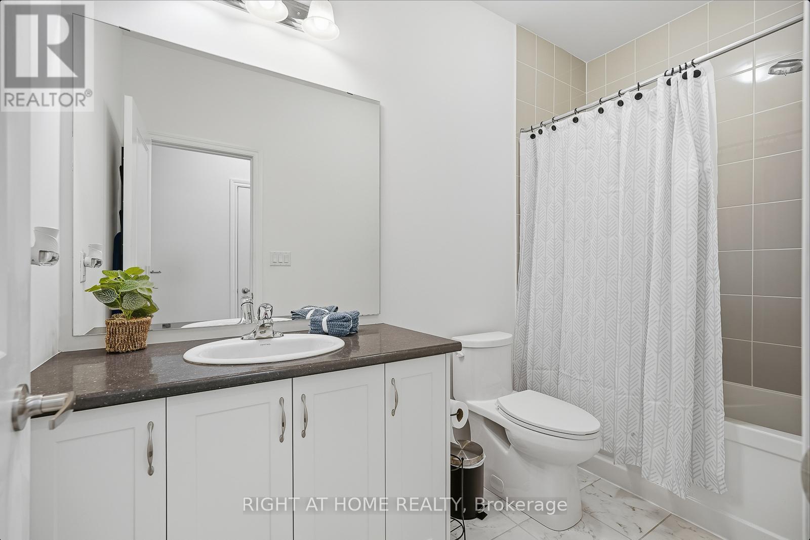 16 Angelfish Road, Brampton (Northwest Brampton), Ontario  L7A 5C5 - Photo 39 - W12472340