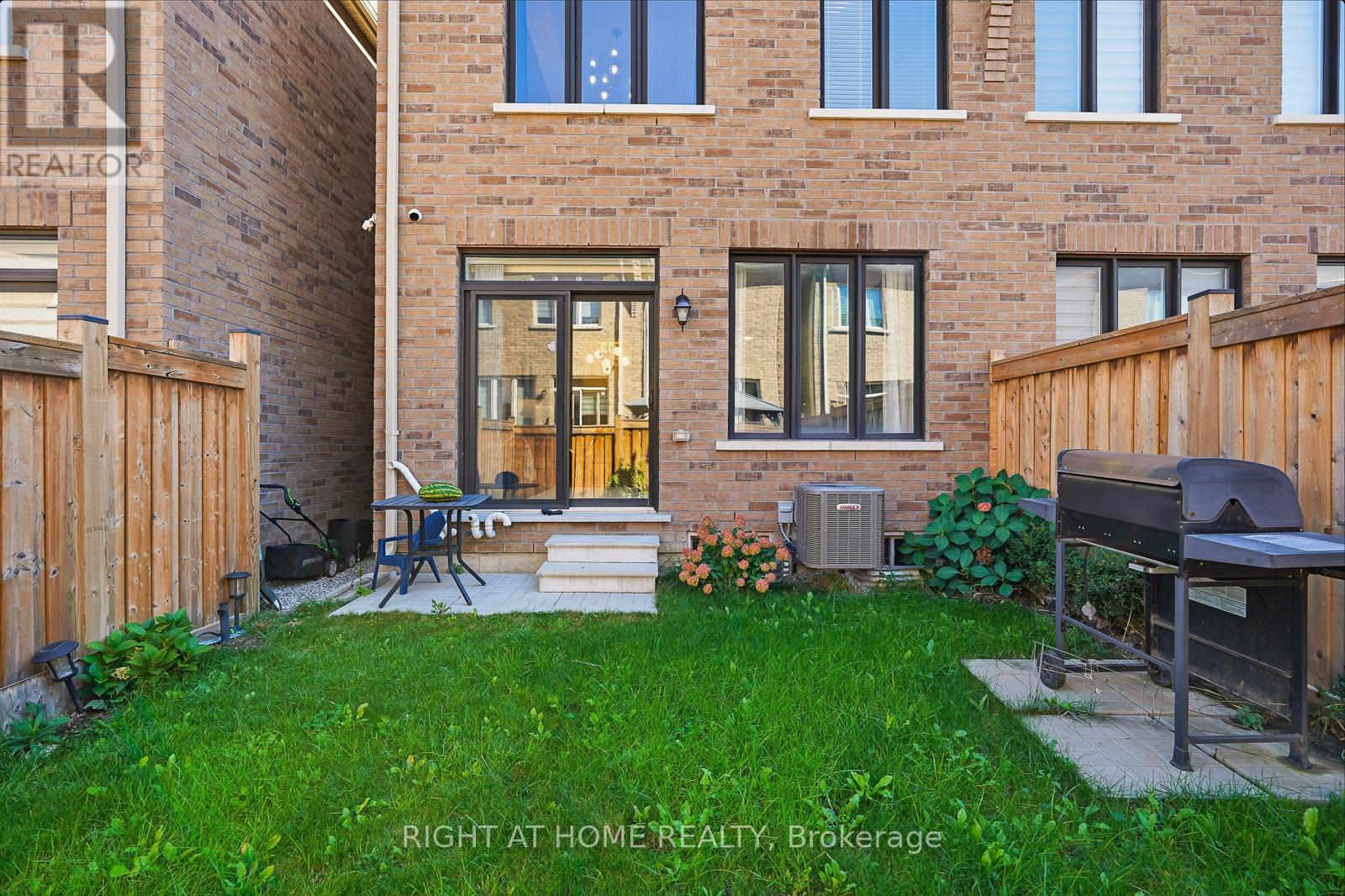 16 Angelfish Road, Brampton (Northwest Brampton), Ontario  L7A 5C5 - Photo 42 - W12472340