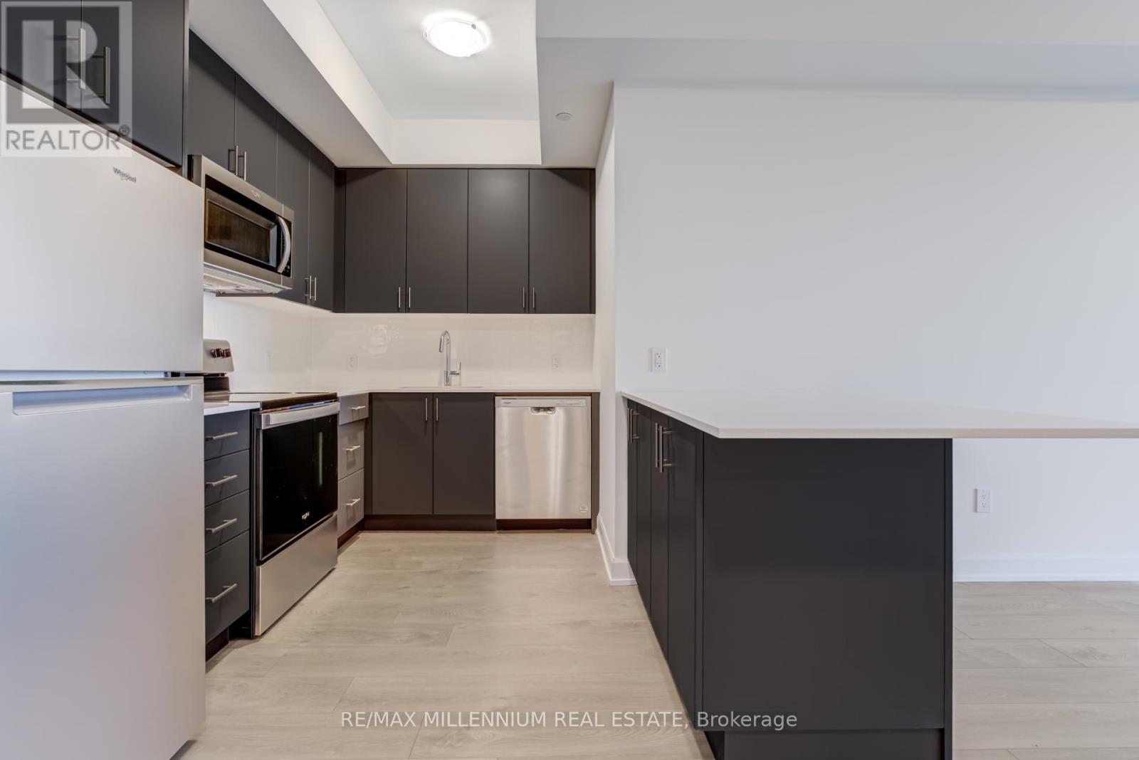 702 - 3220 William Coltson Avenue, Oakville, Ontario  L6H 7X9 - Photo 13 - W12472348
