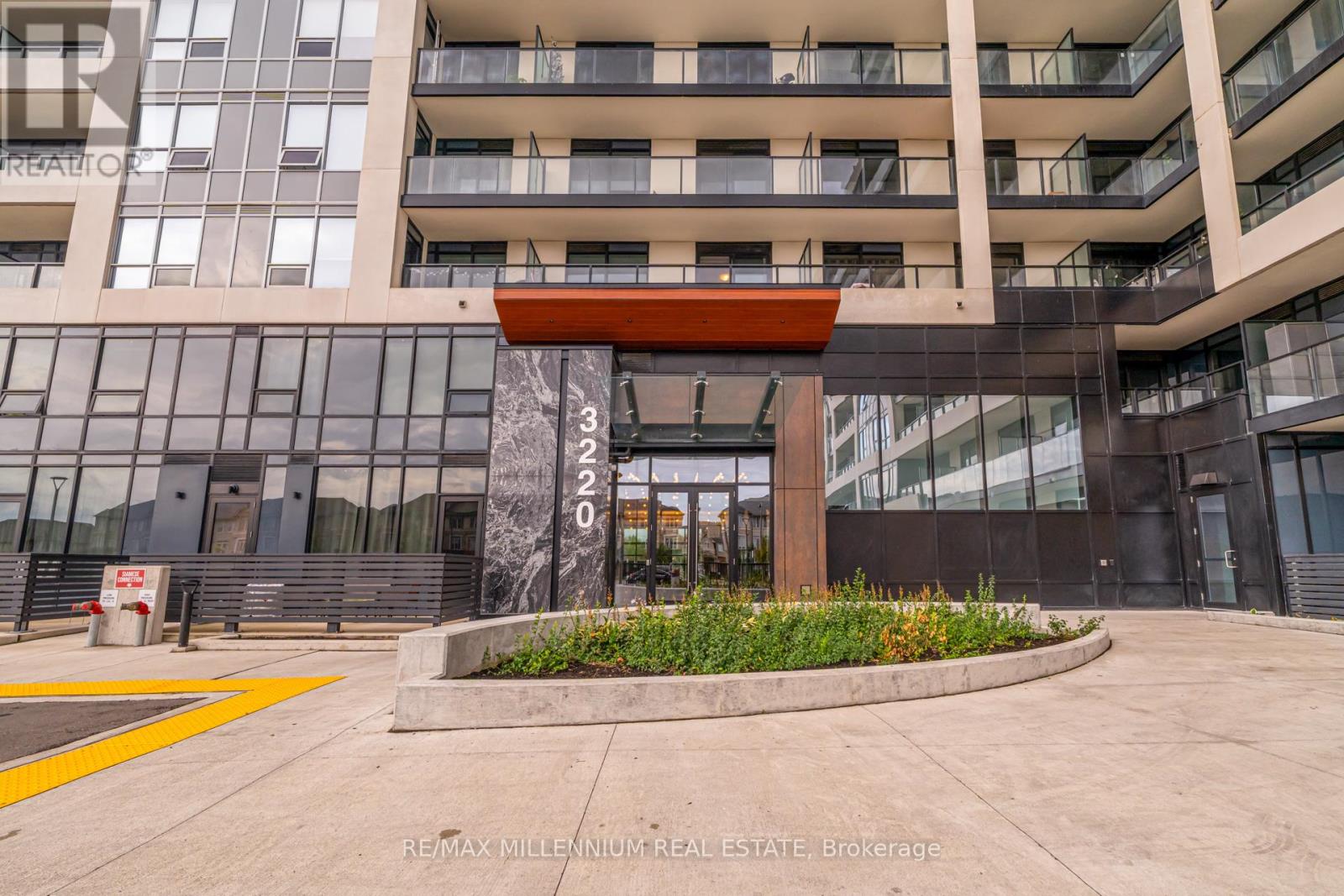 702 - 3220 William Coltson Avenue, Oakville, Ontario  L6H 7X9 - Photo 4 - W12472348