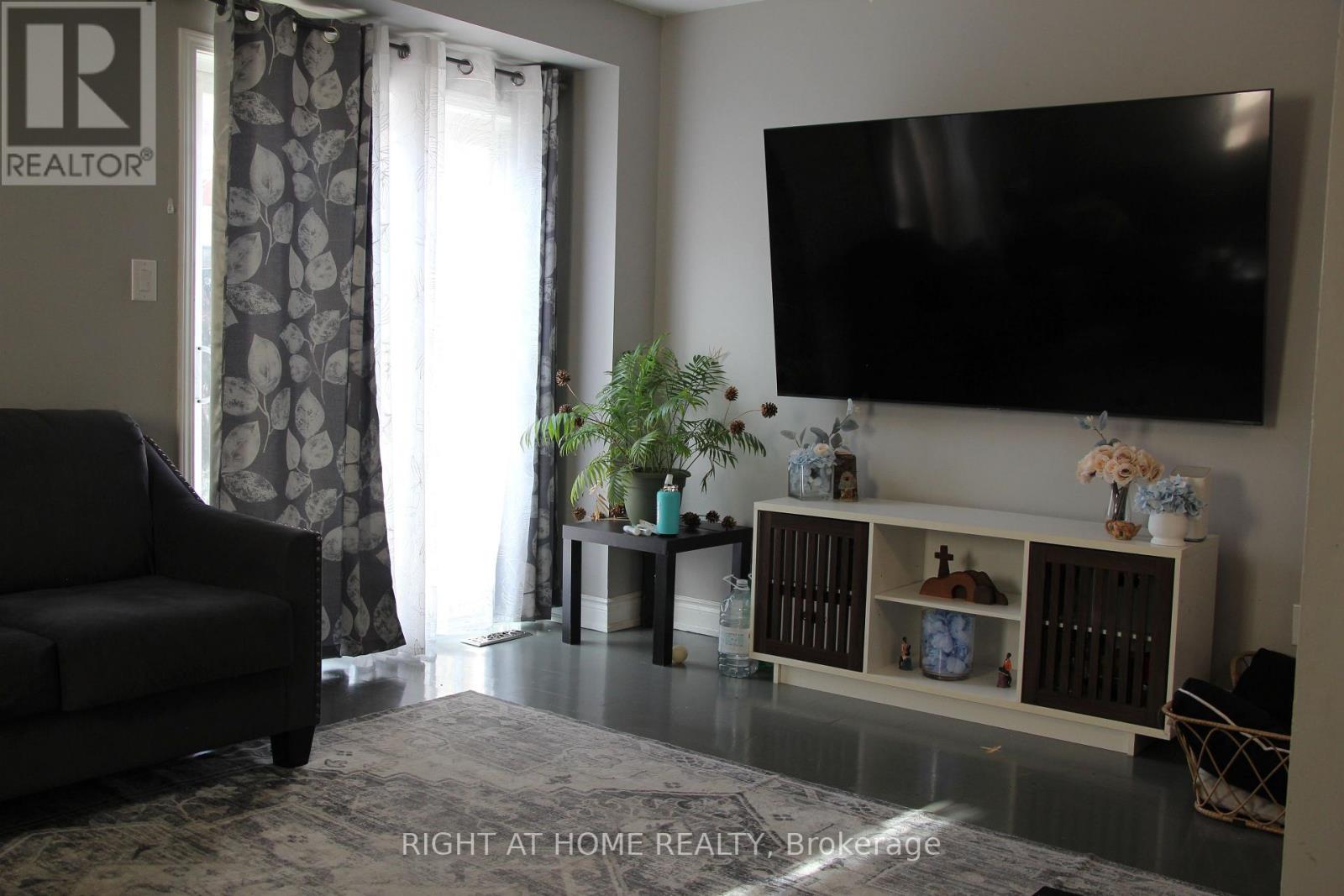 144 Cadillac Crescent, Brampton, Ontario  L7A 3B4 - Photo 9 - W12472352