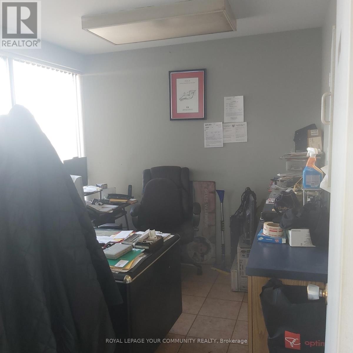 18 - 1 Delta Park Boulevard, Brampton (Gore Industrial South), Ontario  L6T 5G1 - Photo 5 - W12472355