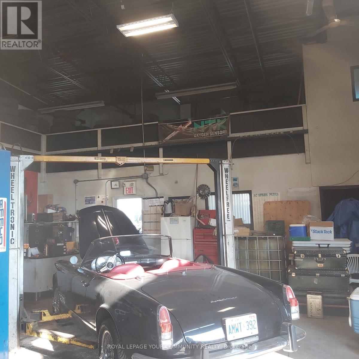 18 - 1 Delta Park Boulevard, Brampton (Gore Industrial South), Ontario  L6T 5G1 - Photo 8 - W12472355