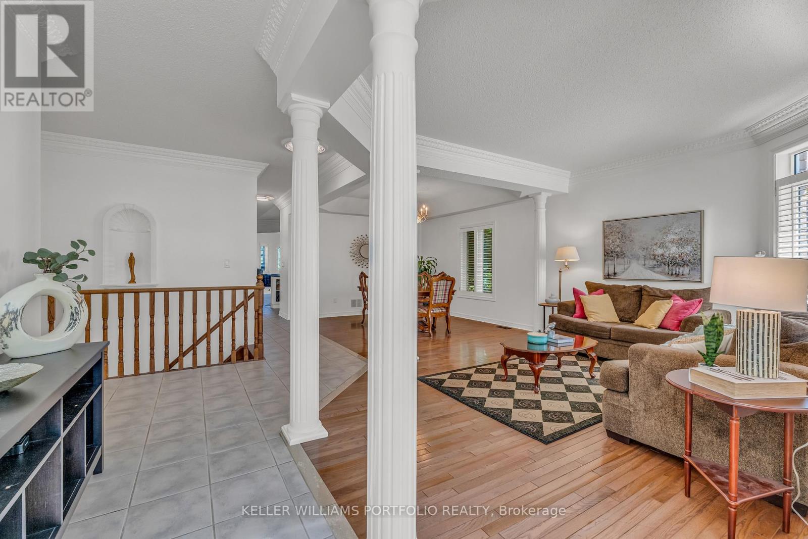 8 Vista View Court, Caledon, Ontario  L7C 1E1 - Photo 4 - W12472363