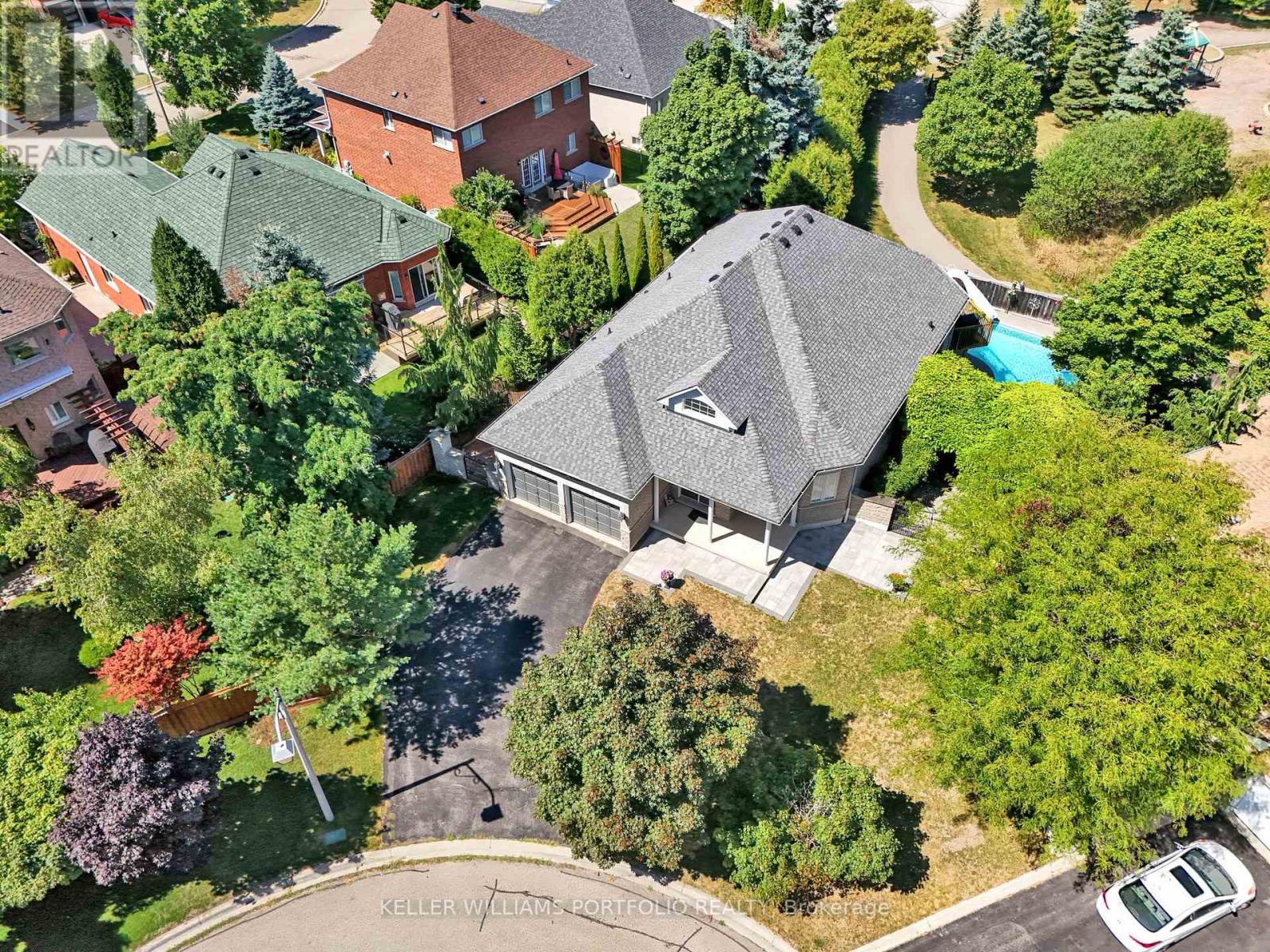 8 Vista View Court, Caledon, Ontario  L7C 1E1 - Photo 45 - W12472363