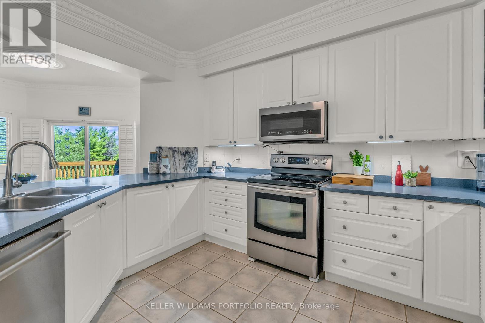 8 Vista View Court, Caledon, Ontario  L7C 1E1 - Photo 8 - W12472363