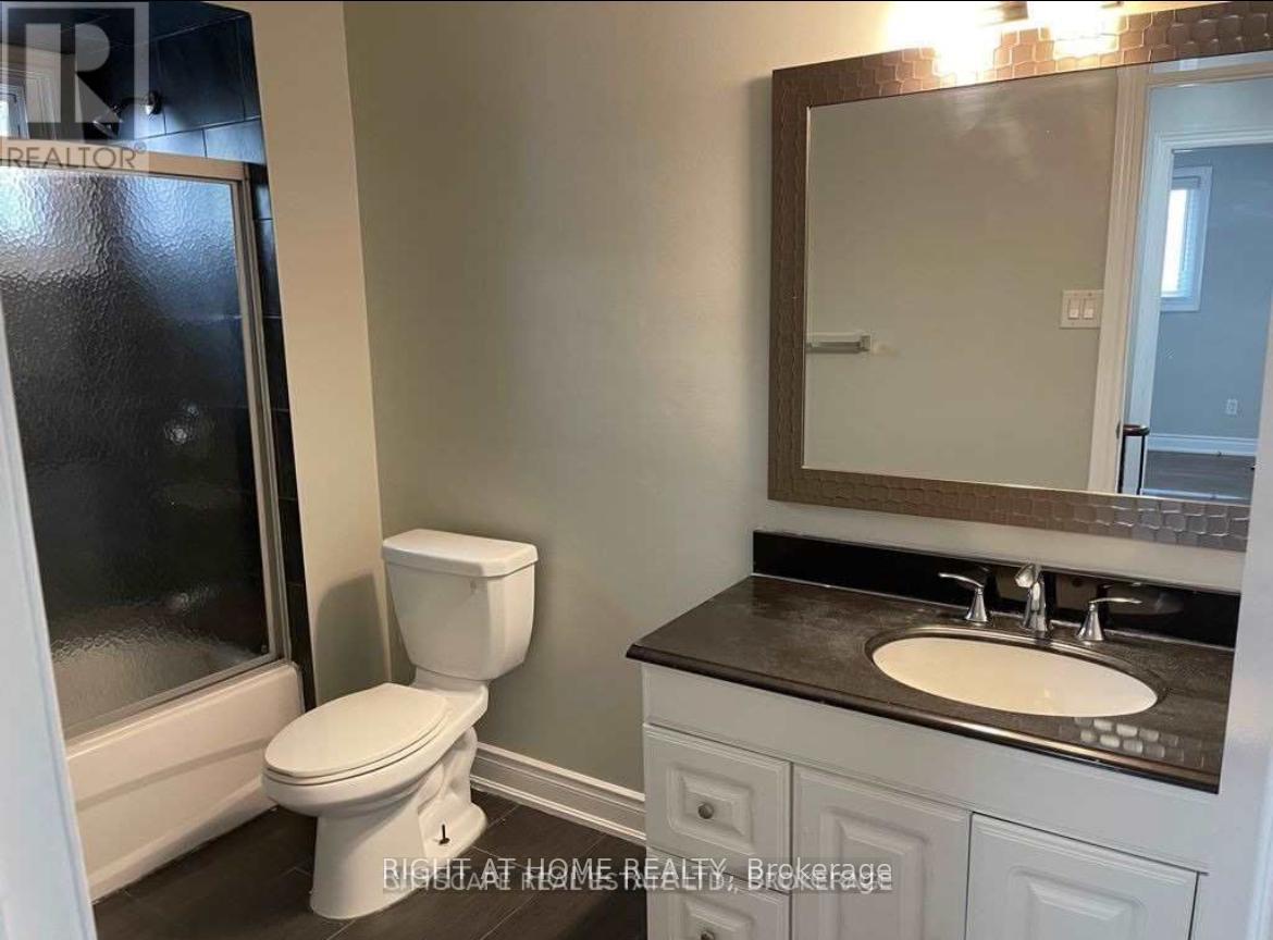 Upper - 28 Major Oaks Drive, Brampton, Ontario  L6V 3K2 - Photo 7 - W12472367