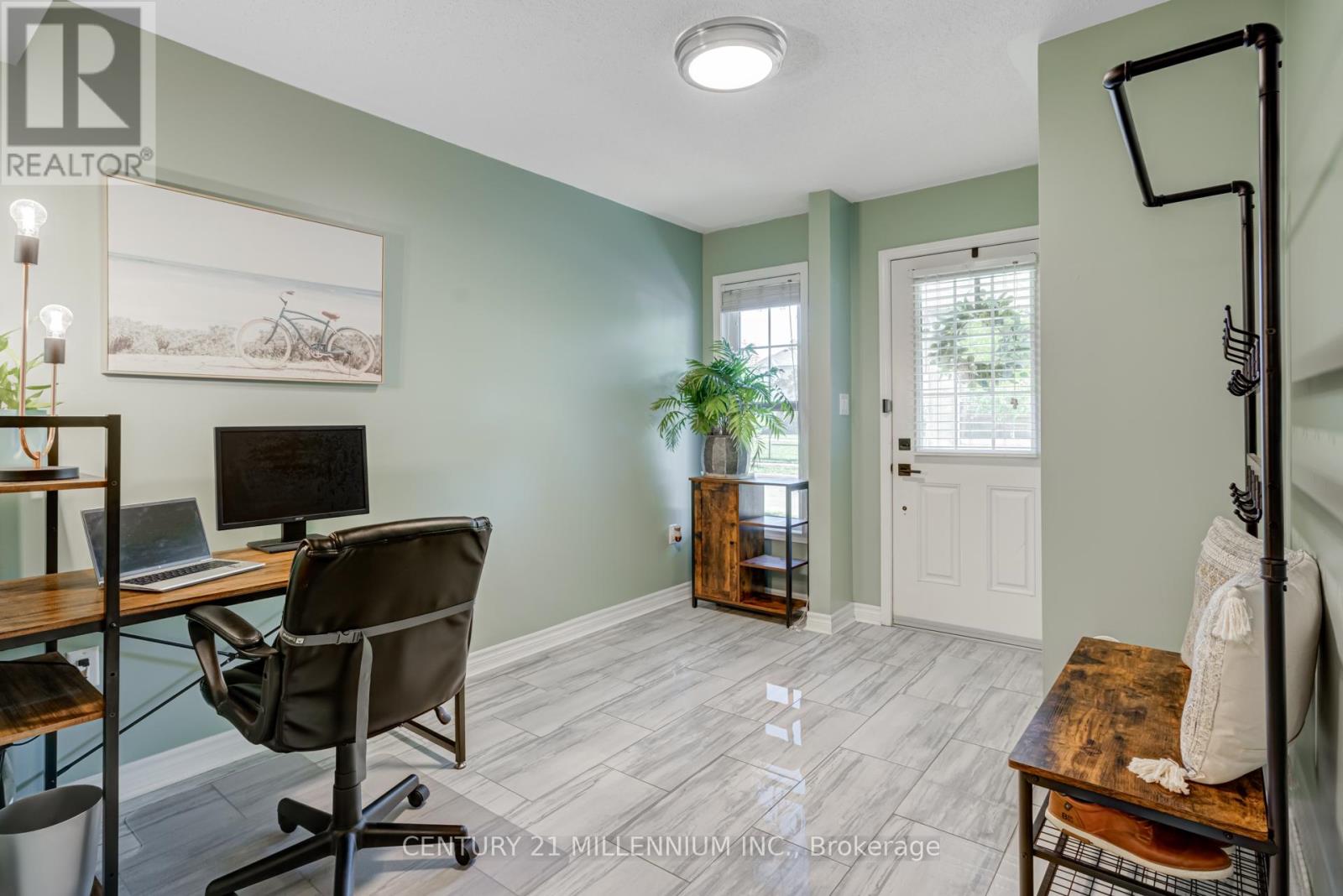 914 Ambroise Crescent, Milton, Ontario  L9T 0M2 - Photo 7 - W12472369