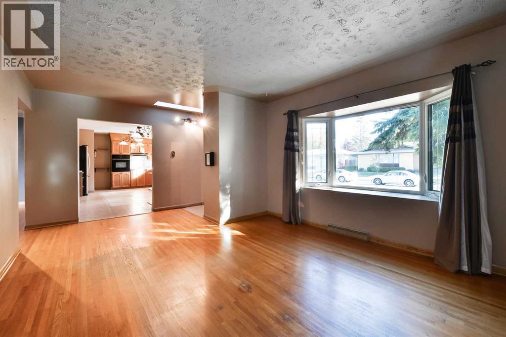 87 Gladeview Crescent Sw, Calgary, Alberta  T3E 4X9 - Photo 6 - A2264315