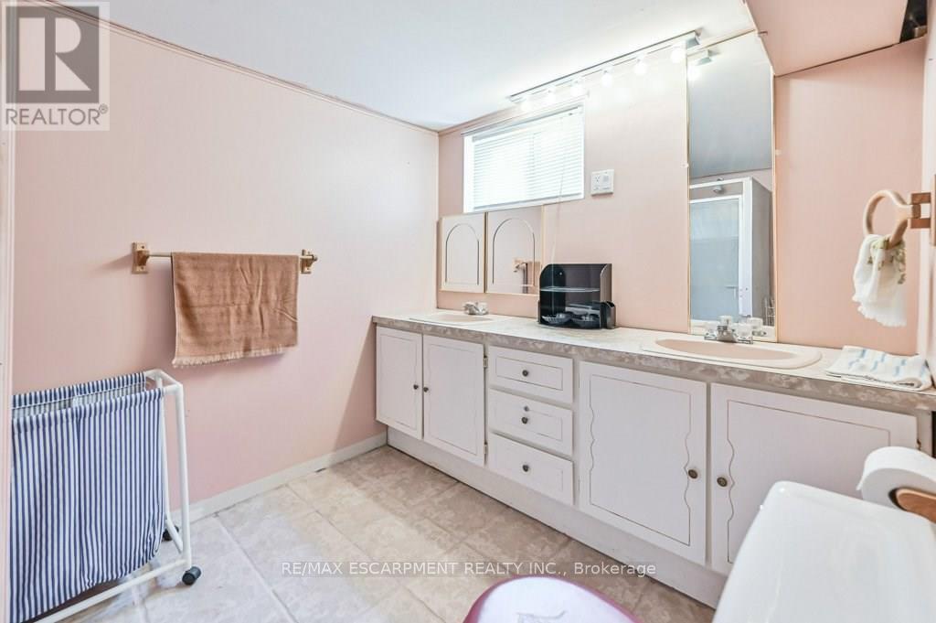 641 Limeridge Road E, Hamilton, Ontario  L8W 1A2 - Photo 16 - X12472326