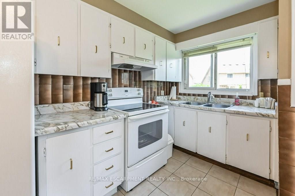 641 Limeridge Road E, Hamilton, Ontario  L8W 1A2 - Photo 5 - X12472326