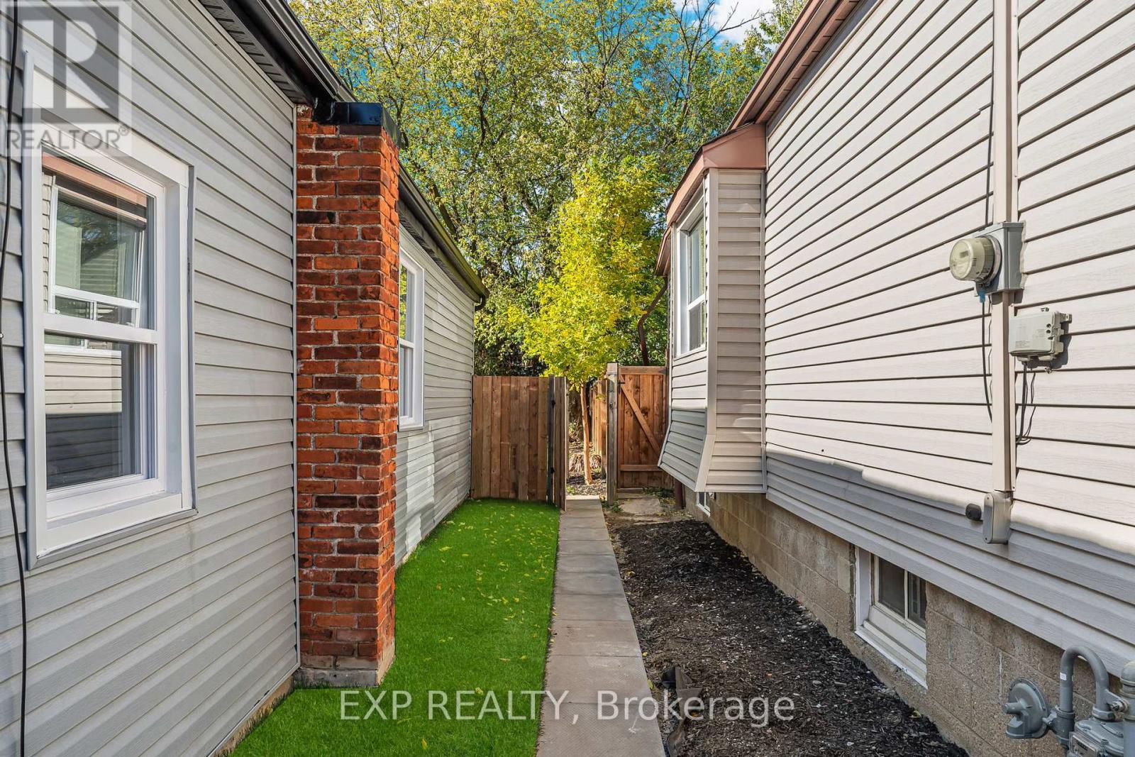 56 East 34th Street, Hamilton, Ontario  L8V 3W3 - Photo 24 - X12472331