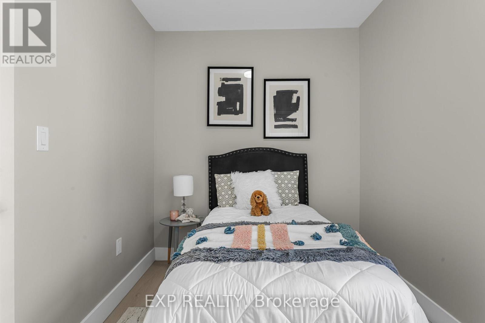 56 East 34th Street, Hamilton, Ontario  L8V 3W3 - Photo 9 - X12472331