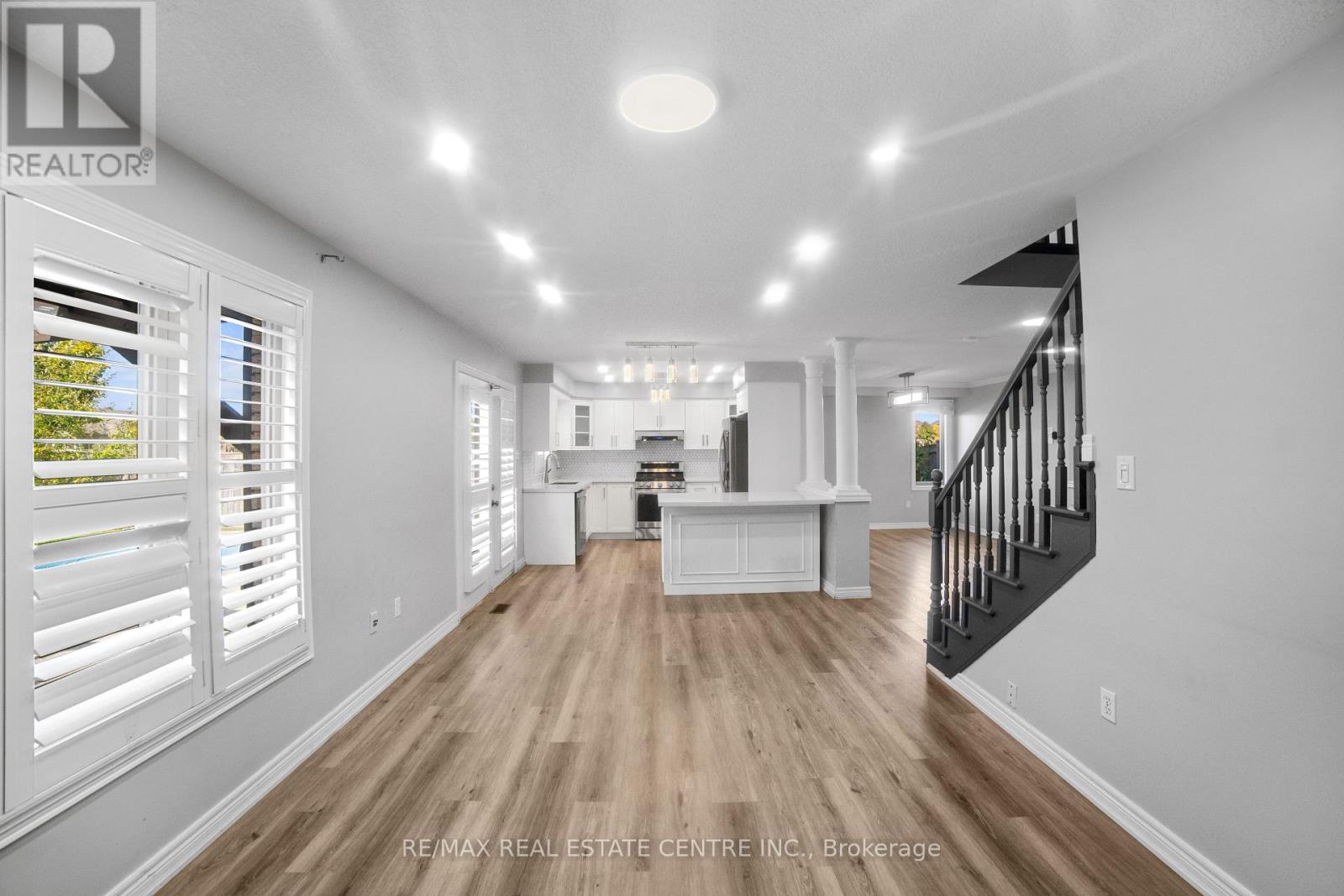 170 Southbrook Drive W, Hamilton (Binbrook), Ontario  L0R 1C0 - Photo 10 - X12472334