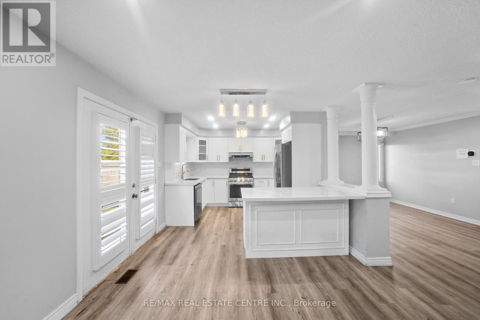 170 Southbrook Drive W, Hamilton (Binbrook), Ontario  L0R 1C0 - Photo 11 - X12472334