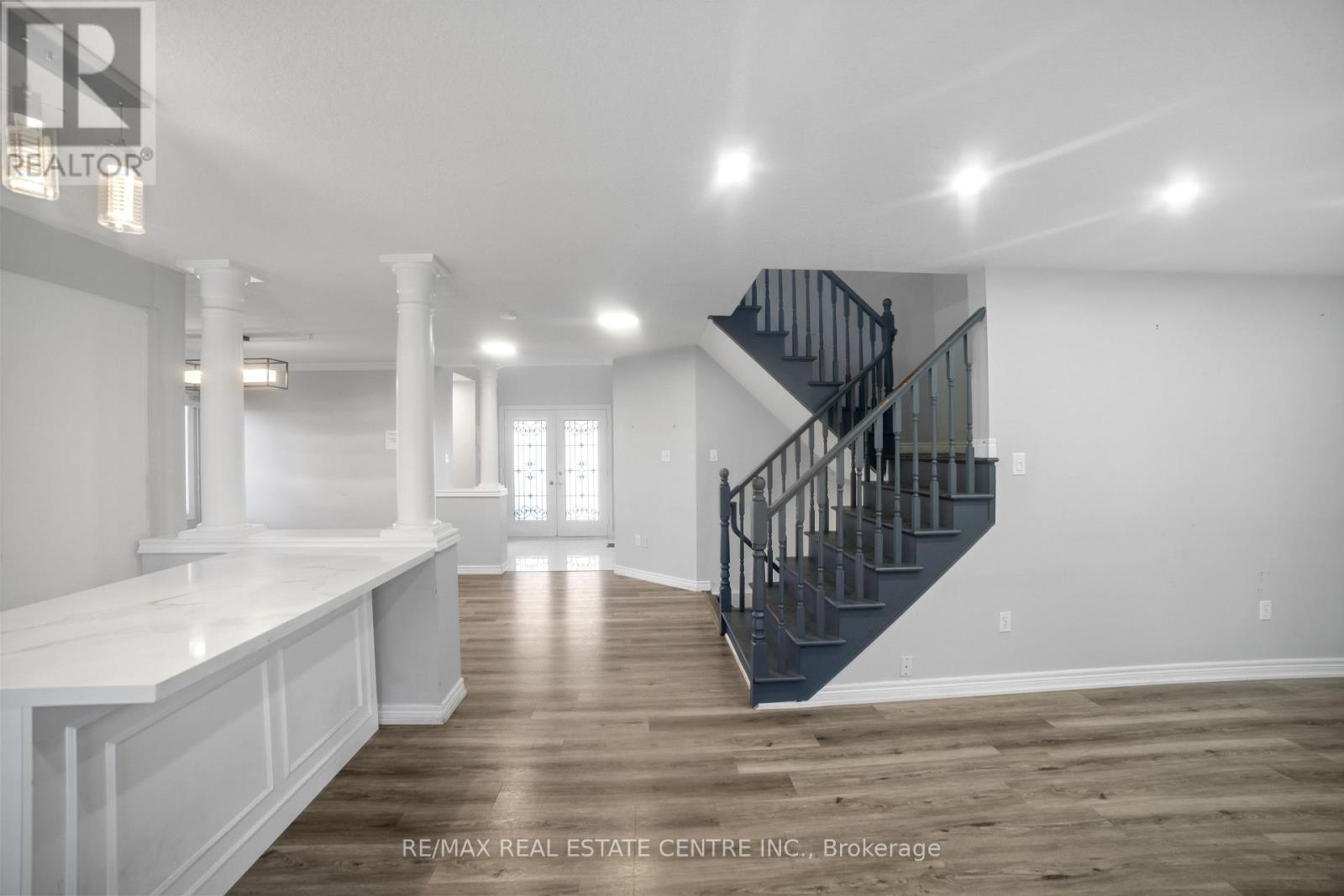 170 Southbrook Drive W, Hamilton (Binbrook), Ontario  L0R 1C0 - Photo 13 - X12472334