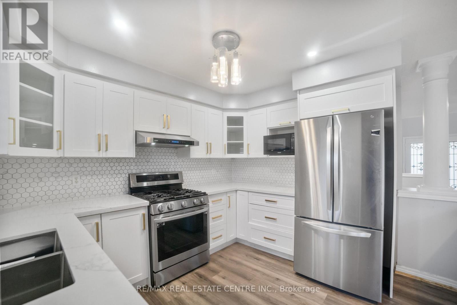 170 Southbrook Drive W, Hamilton (Binbrook), Ontario  L0R 1C0 - Photo 15 - X12472334