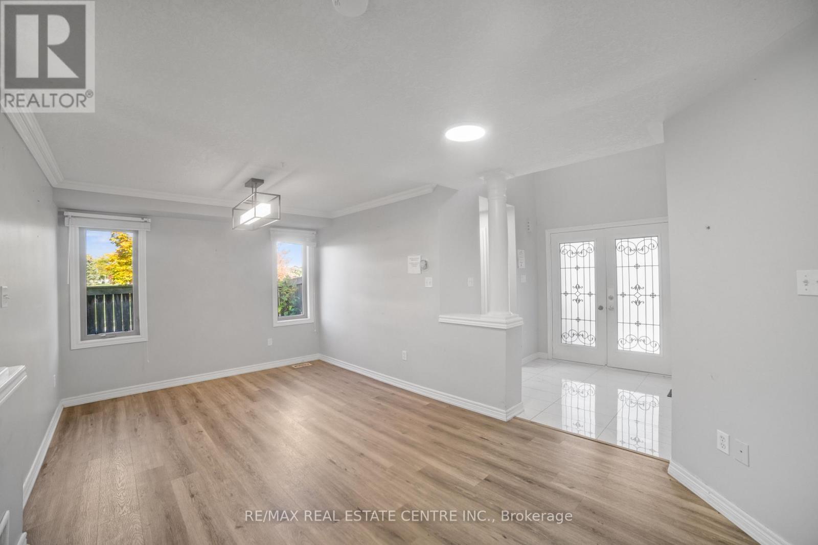 170 Southbrook Drive W, Hamilton (Binbrook), Ontario  L0R 1C0 - Photo 18 - X12472334