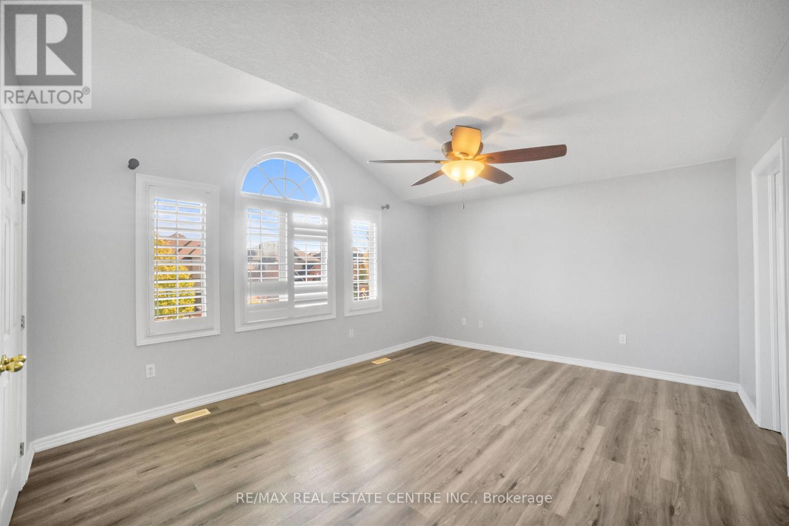 170 Southbrook Drive W, Hamilton (Binbrook), Ontario  L0R 1C0 - Photo 21 - X12472334
