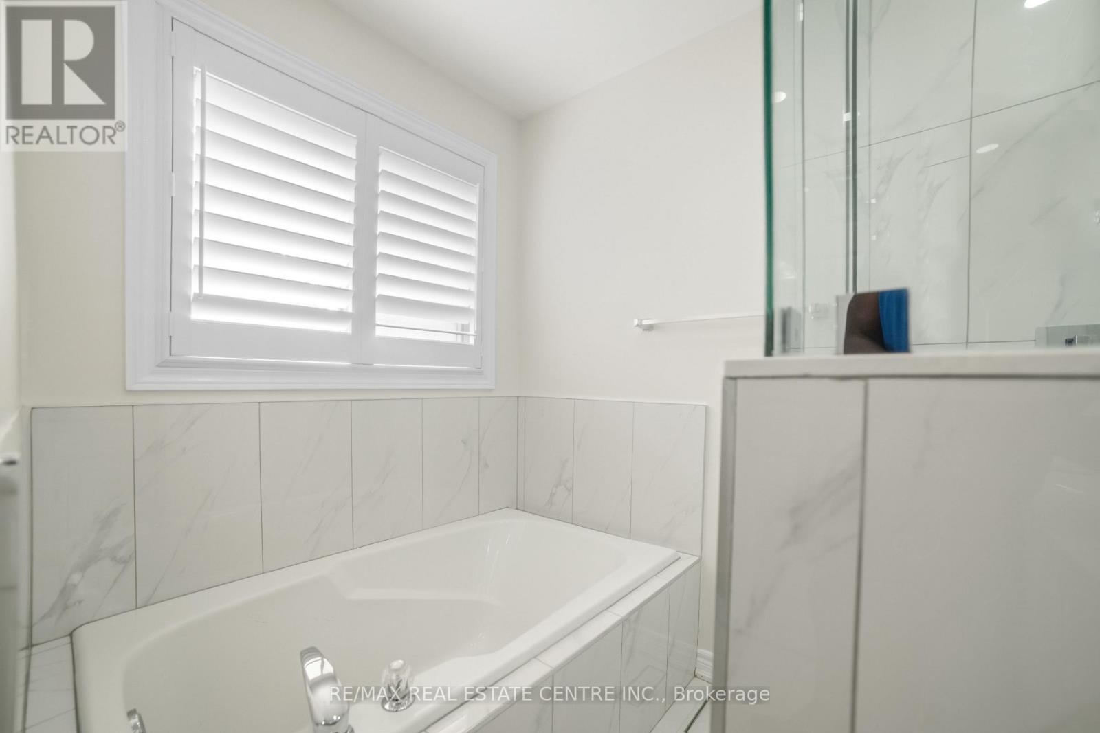 170 Southbrook Drive W, Hamilton (Binbrook), Ontario  L0R 1C0 - Photo 24 - X12472334