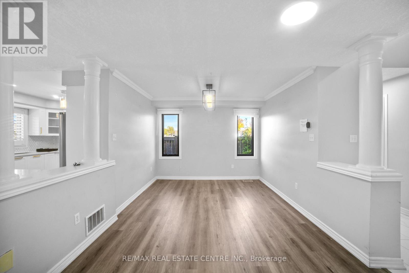 170 Southbrook Drive W, Hamilton (Binbrook), Ontario  L0R 1C0 - Photo 6 - X12472334