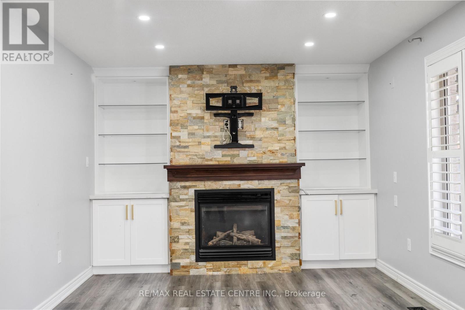 170 Southbrook Drive W, Hamilton (Binbrook), Ontario  L0R 1C0 - Photo 9 - X12472334