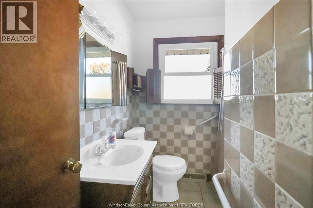 615 Giles West Unit# Main, Windsor, Ontario  N9A 6H9 - Photo 11 - 25026536