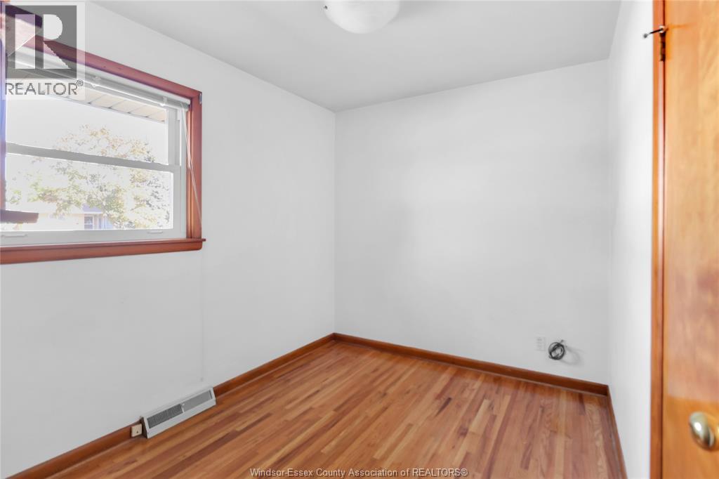 615 Giles West Unit# Main, Windsor, Ontario  N9A 6H9 - Photo 13 - 25026536