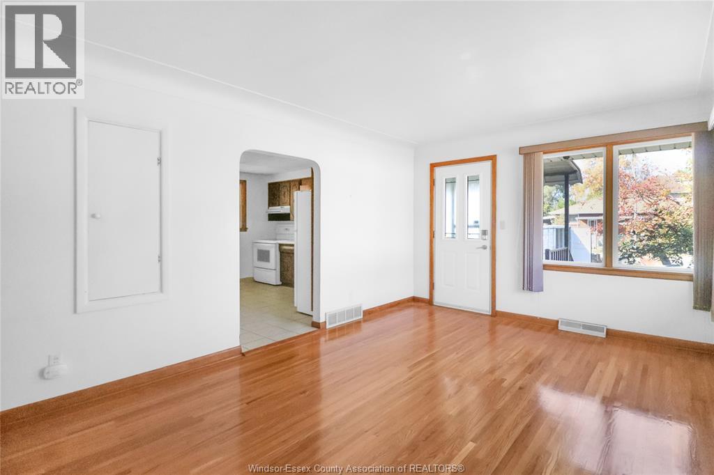 615 Giles West Unit# Main, Windsor, Ontario  N9A 6H9 - Photo 5 - 25026536