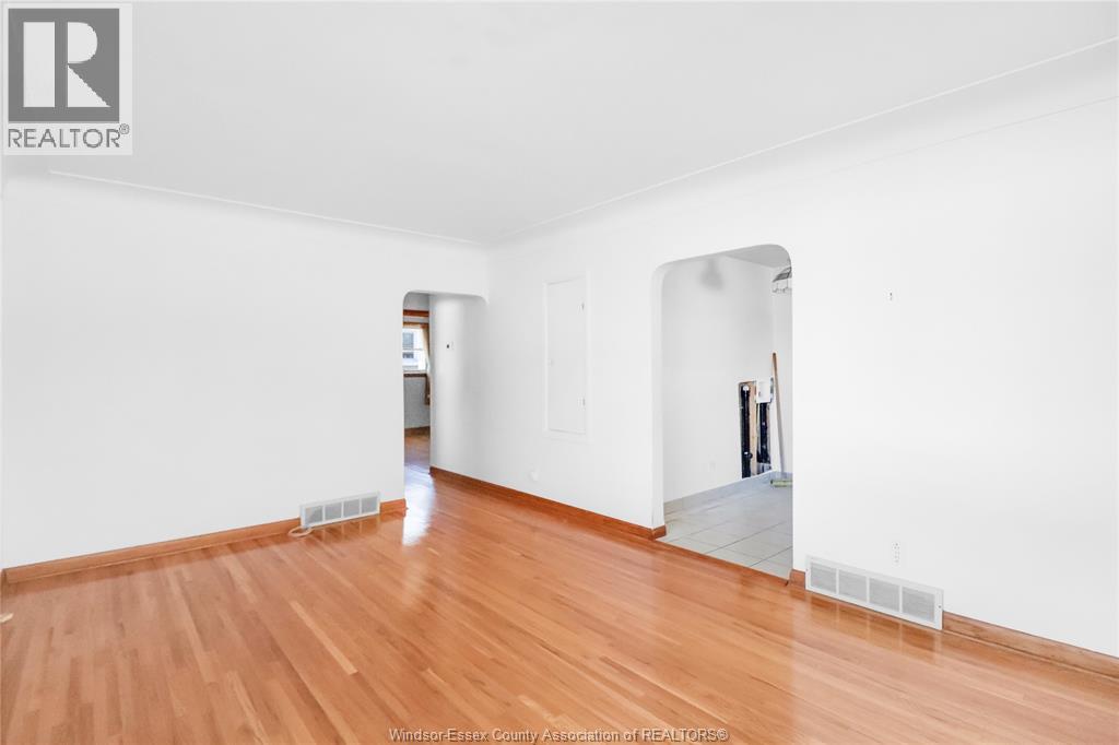 615 Giles West Unit# Main, Windsor, Ontario  N9A 6H9 - Photo 9 - 25026536