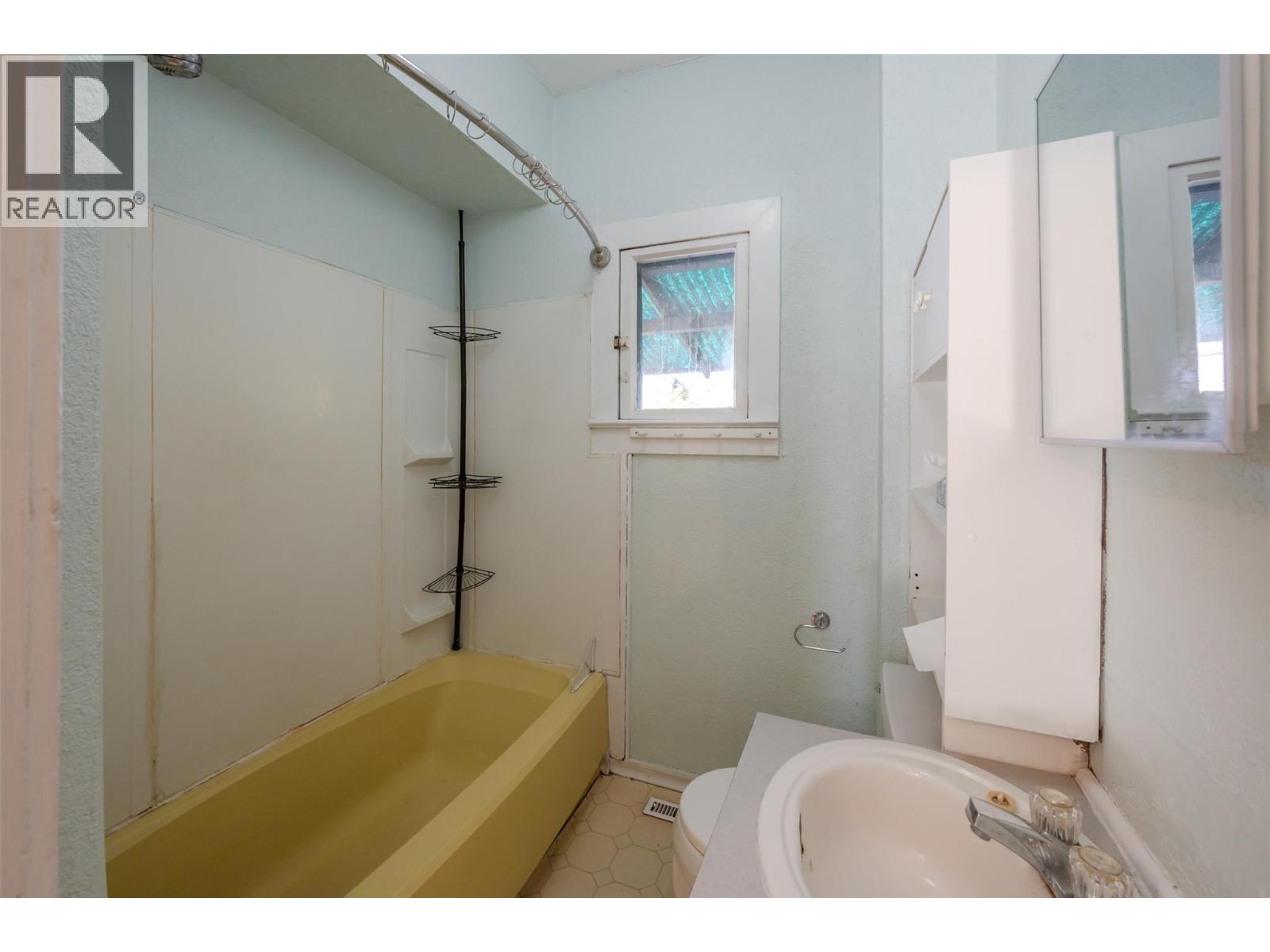 363 Nanaimo Avenue W, Penticton, British Columbia  V2A 1N8 - Photo 16 - 10366318