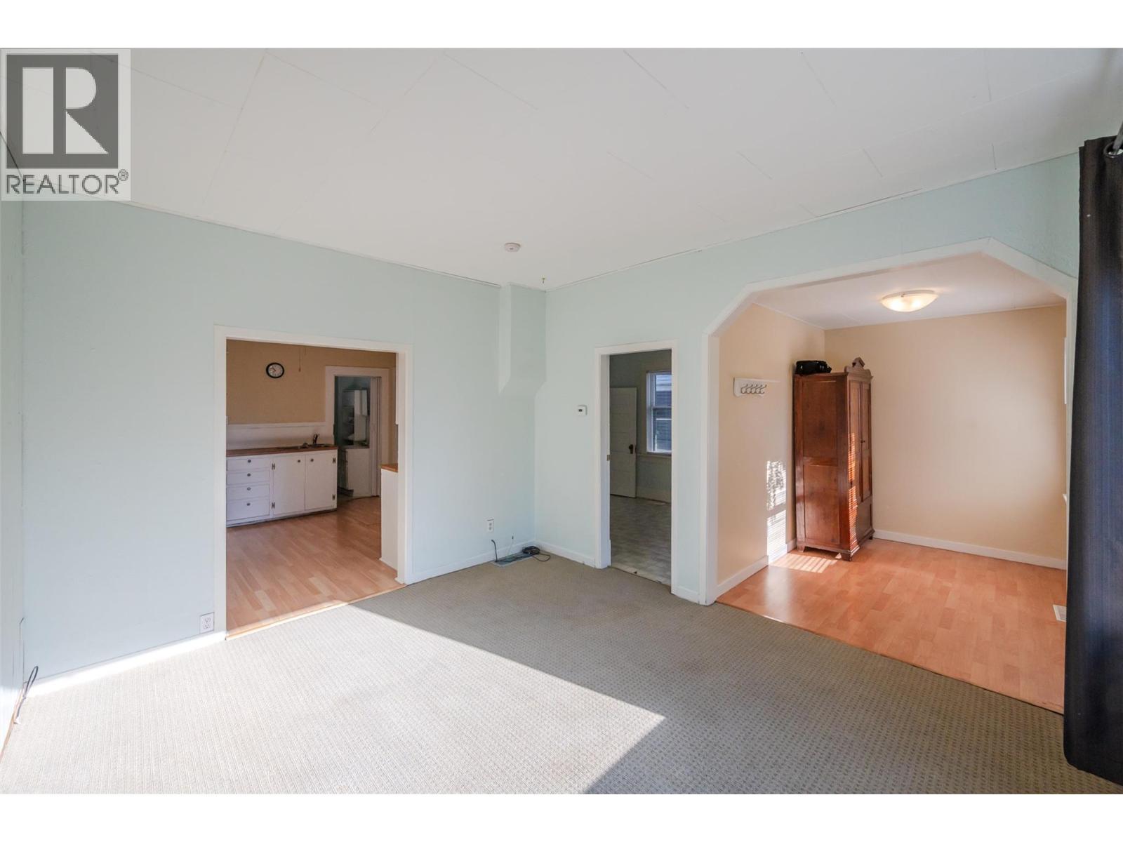 363 Nanaimo Avenue W, Penticton, British Columbia  V2A 1N8 - Photo 4 - 10366318