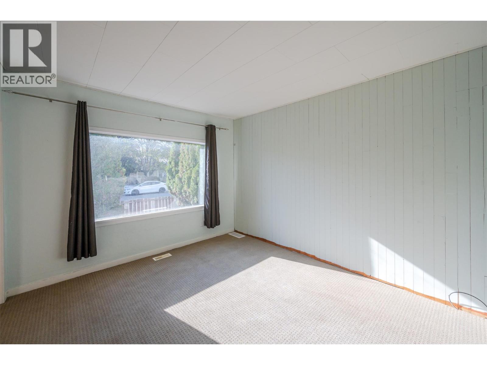 363 Nanaimo Avenue W, Penticton, British Columbia  V2A 1N8 - Photo 2 - 10366318