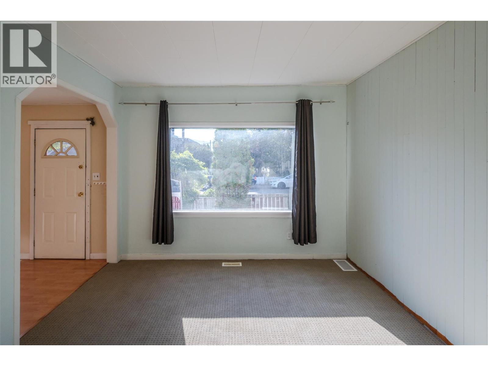 363 Nanaimo Avenue W, Penticton, British Columbia  V2A 1N8 - Photo 7 - 10366318