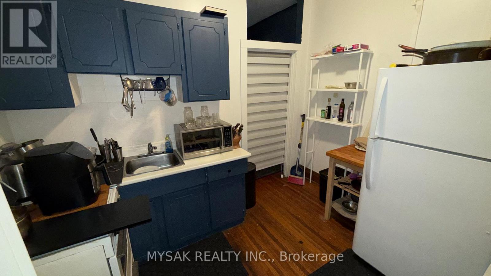 449 Crawford Street, Toronto, Ontario  M6G 3J7 - Photo 8 - C12472404