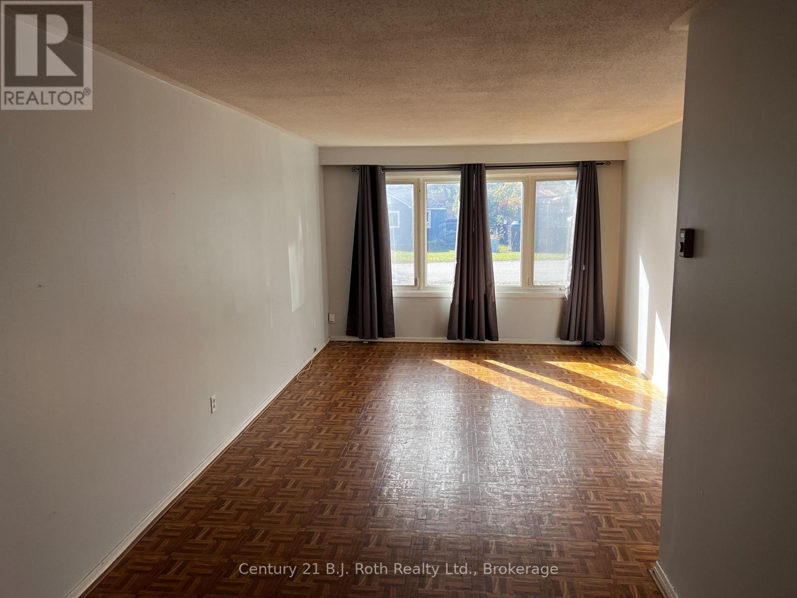 3 - 520 High Street, Orillia, Ontario  L3V 4Y1 - Photo 2 - S12453637