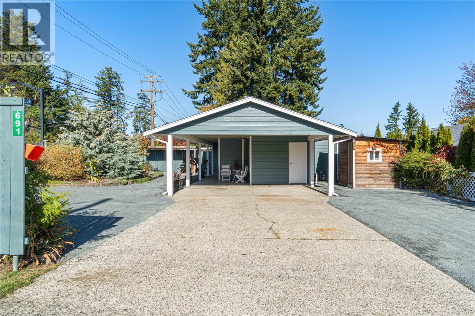 691 Brice Ave, Parksville, British Columbia