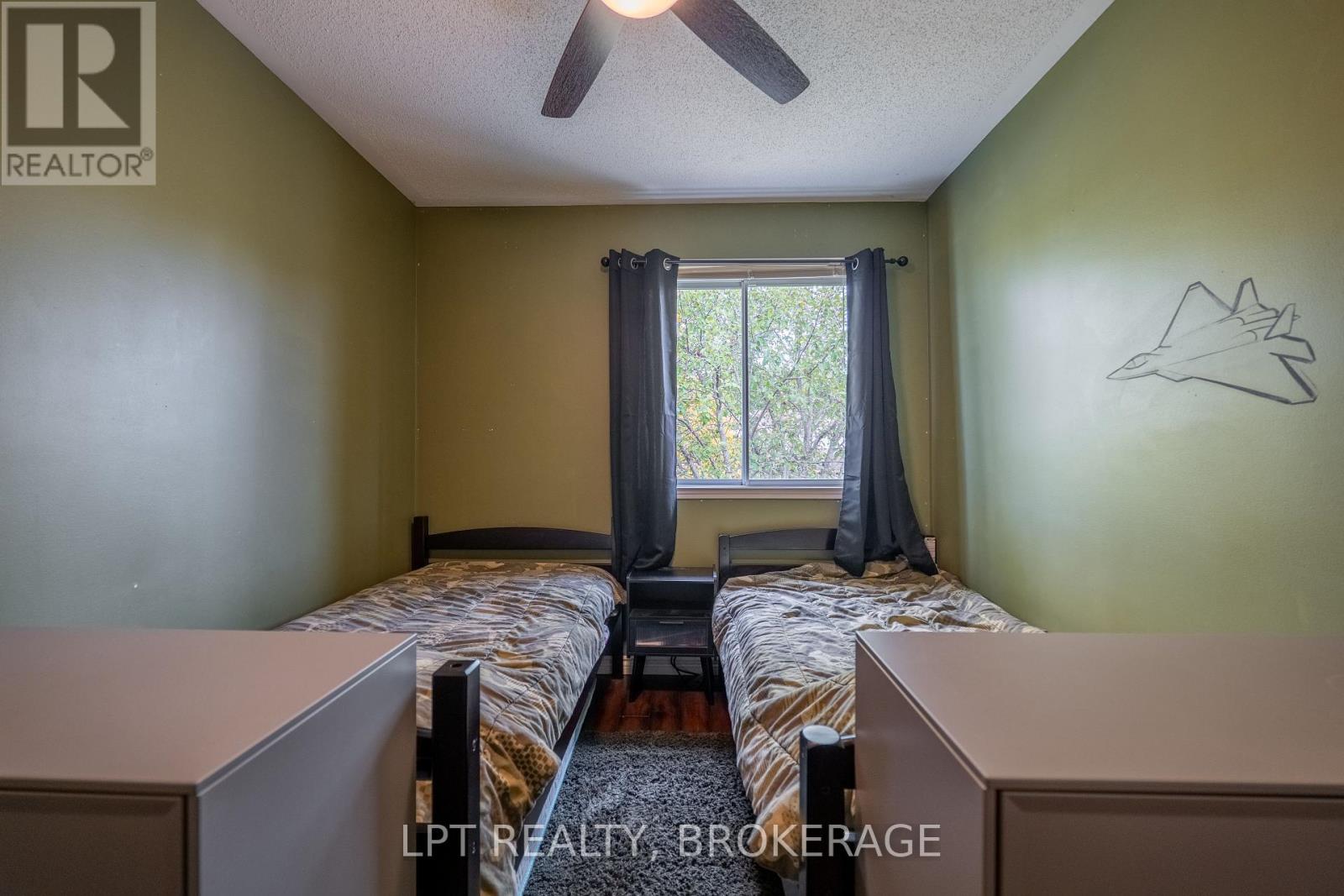 697 Macdonald Drive, Gananoque, Ontario  K7G 3C4 - Photo 15 - X12472432