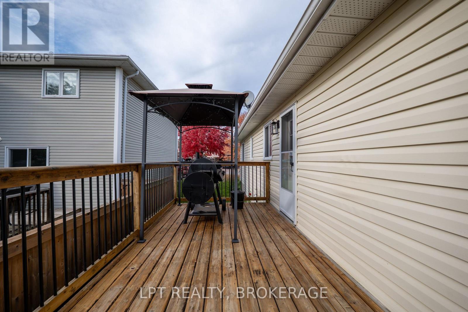 697 Macdonald Drive, Gananoque, Ontario  K7G 3C4 - Photo 21 - X12472432